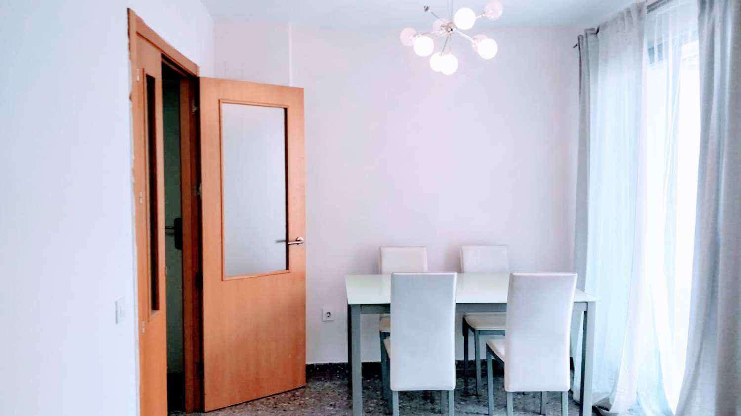 Piso super luminoso 2 dormitorios 2 baños , terraza Y Parking