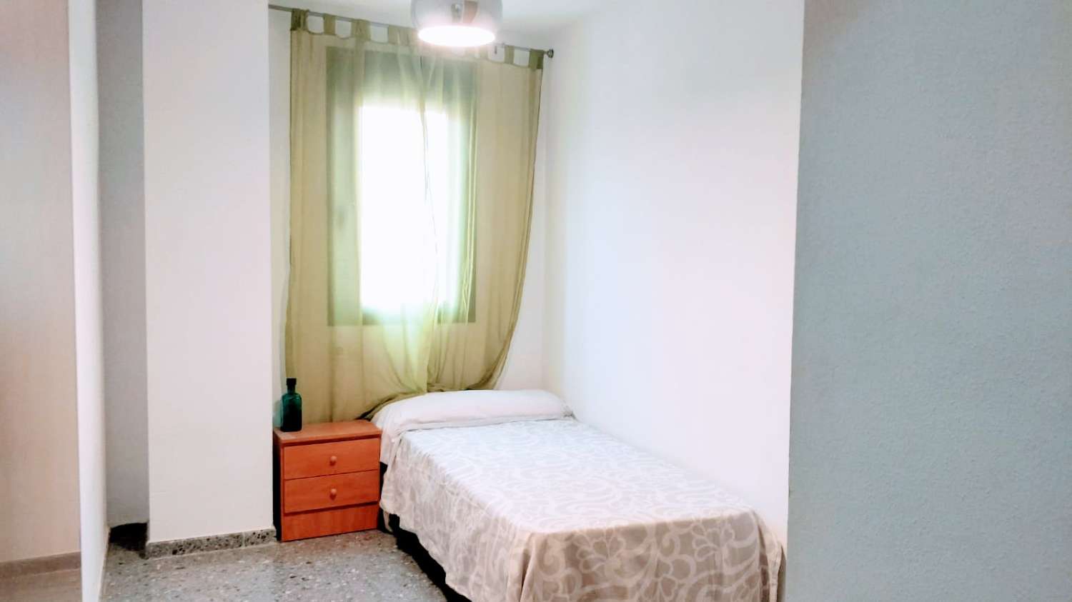 Piso super luminoso 2 dormitorios 2 baños , terraza Y Parking