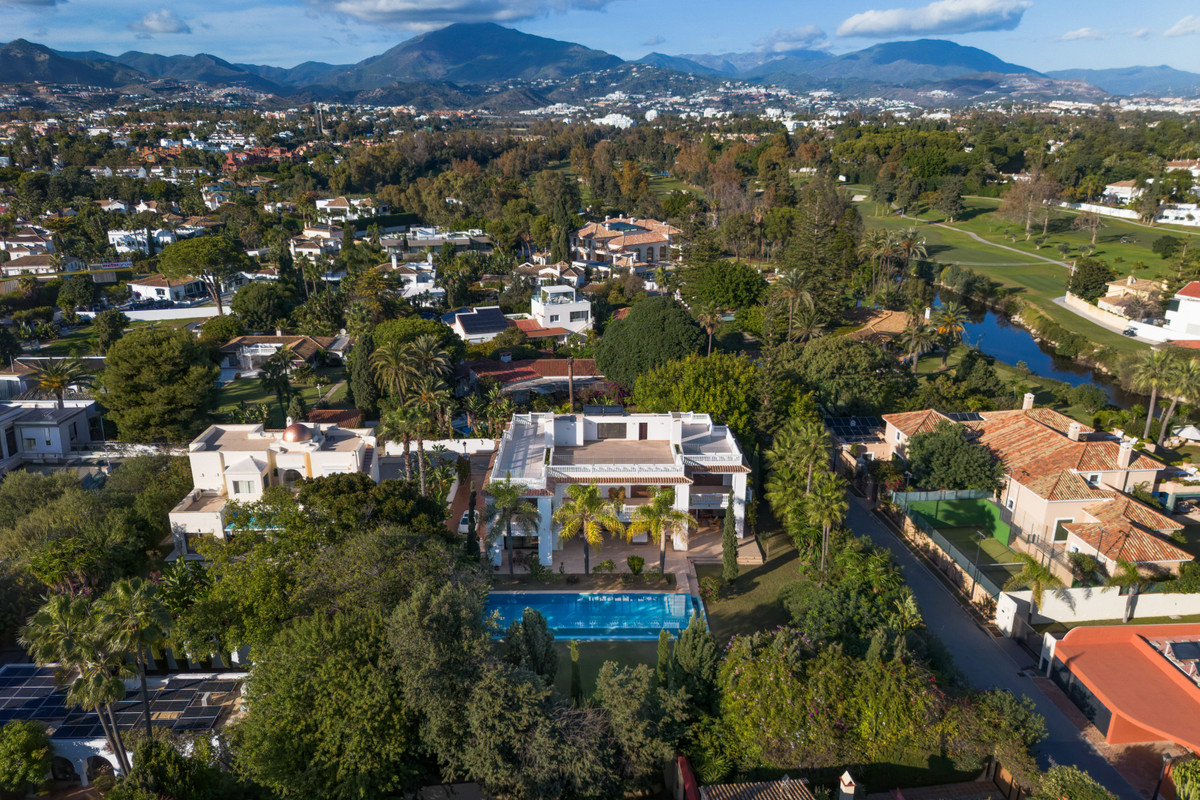 Villa til salg i Estepona
