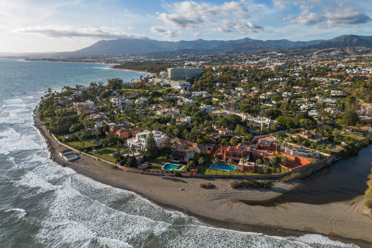 Villa til salg i Estepona