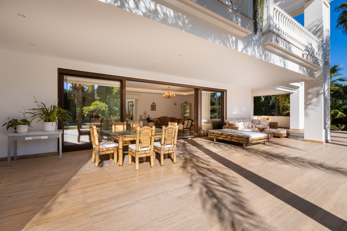 Villa til salg i Estepona
