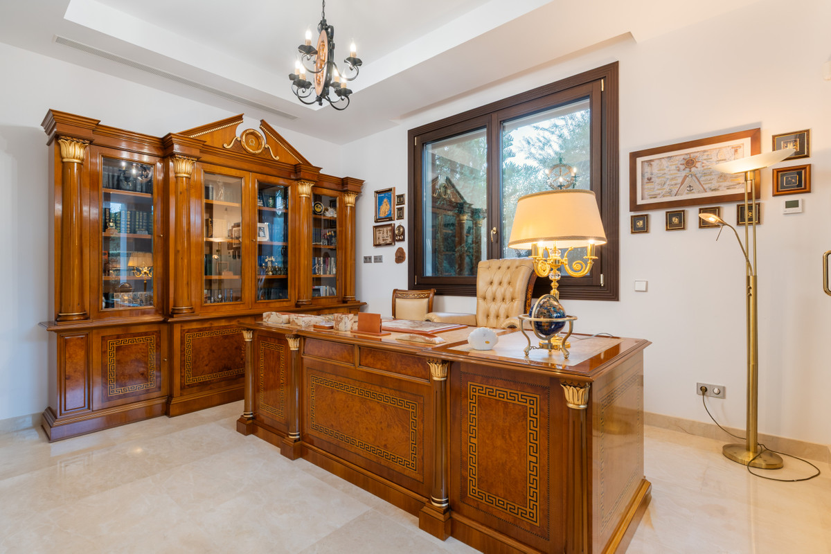 Villa til salg i Estepona