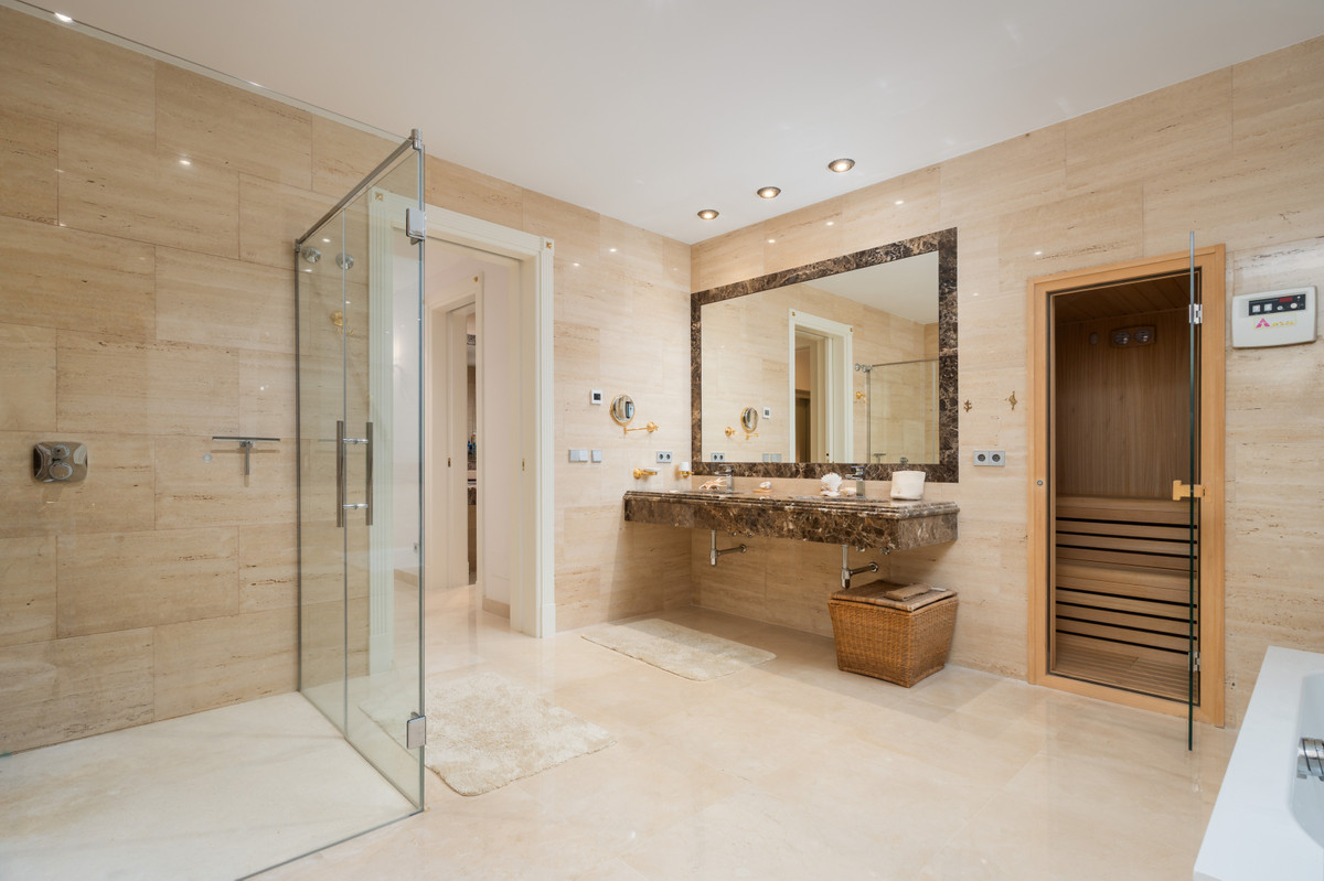 Villa til salg i Estepona