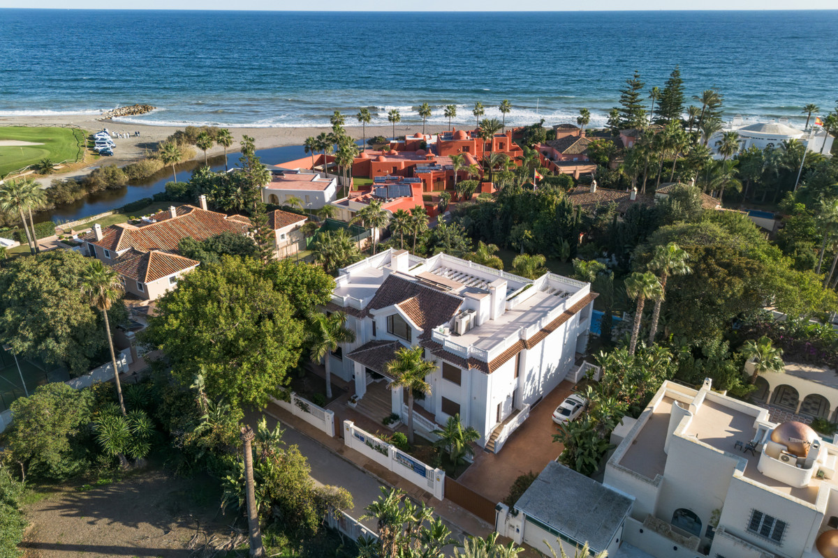 Villa til salg i Estepona