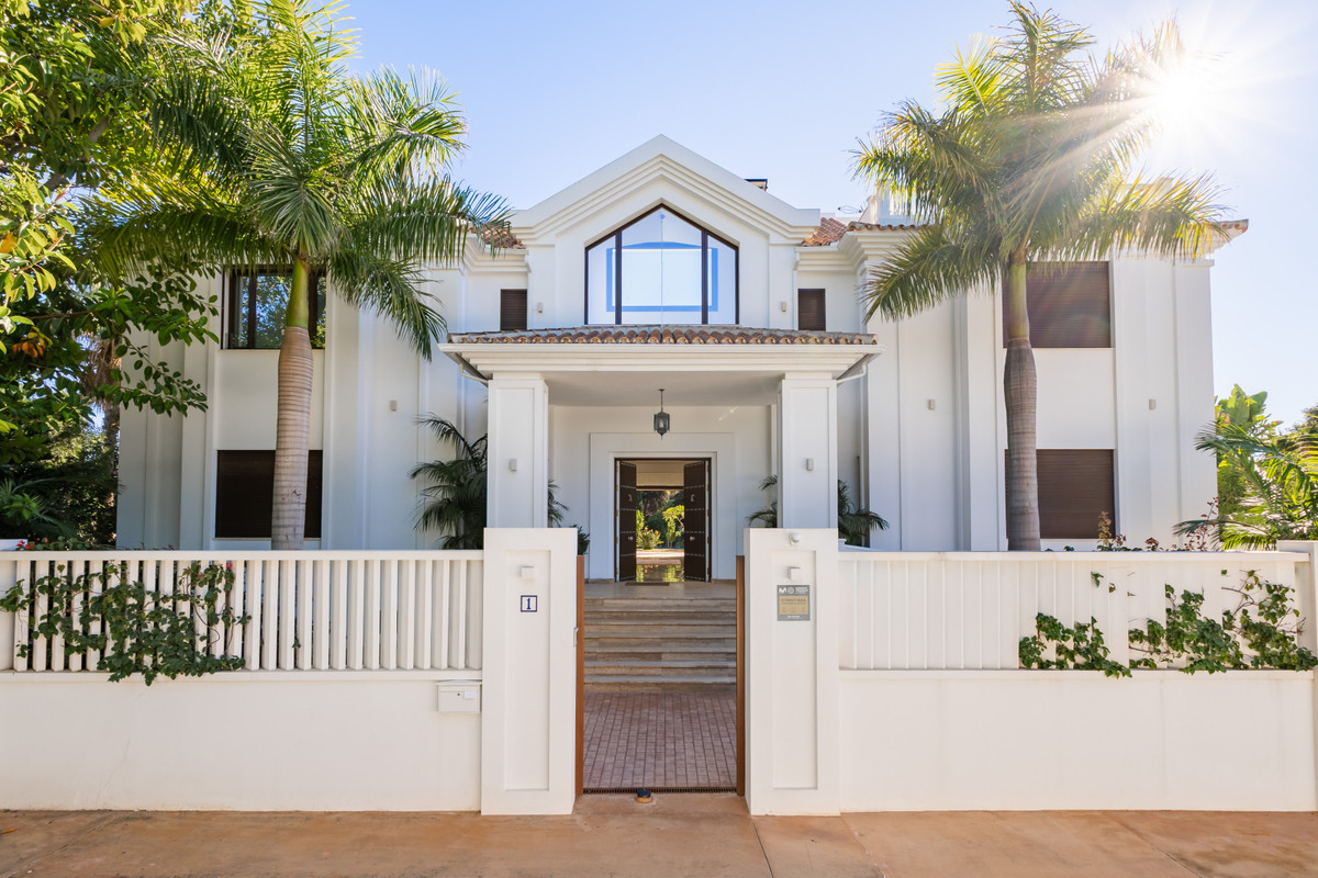 Villa til salg i Estepona