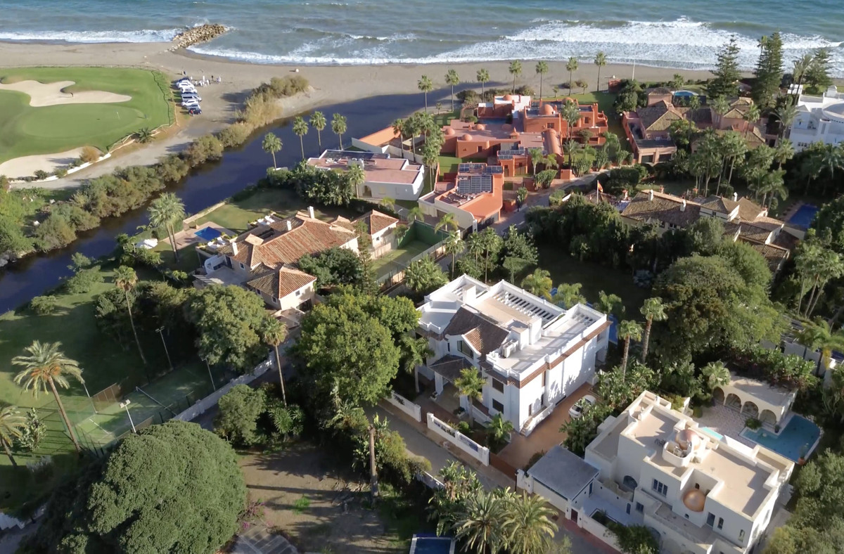 Villa til salg i Estepona