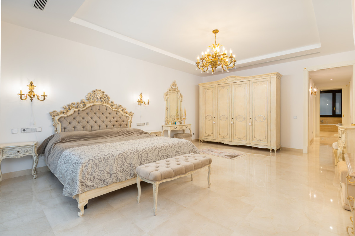 Villa til salg i Estepona