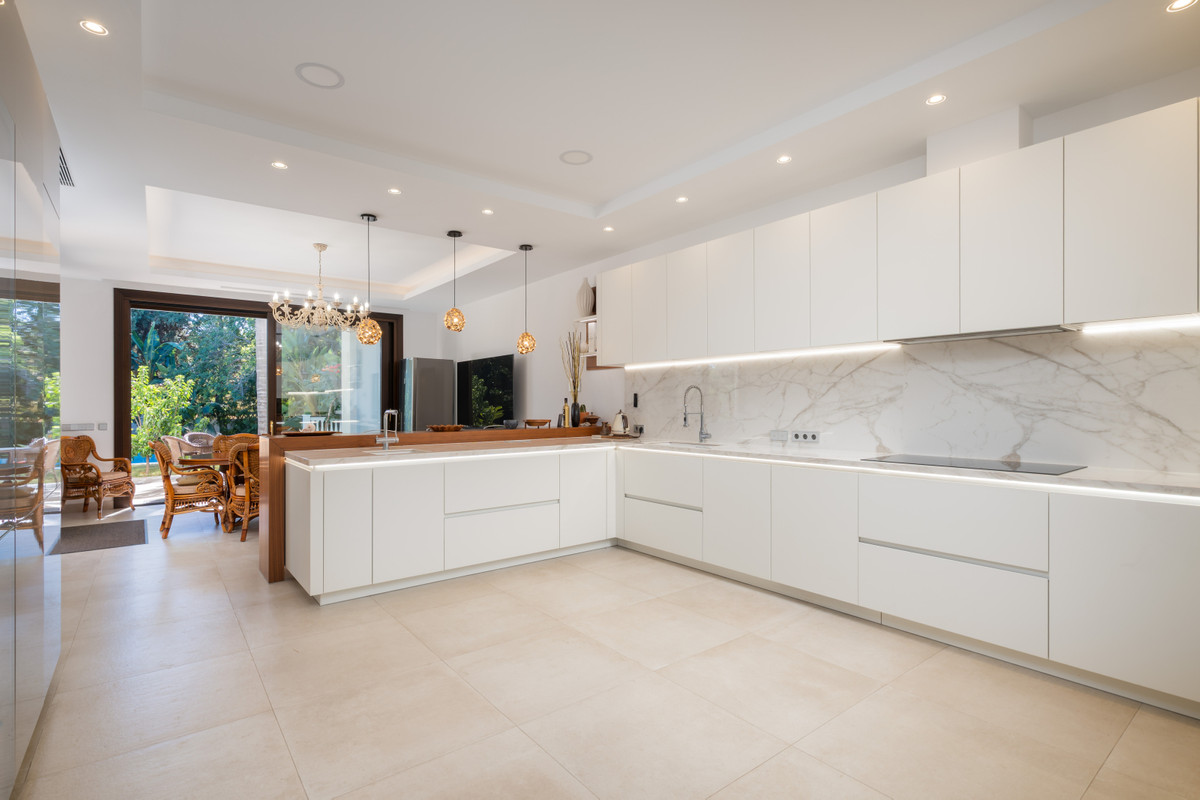 Villa til salg i Estepona