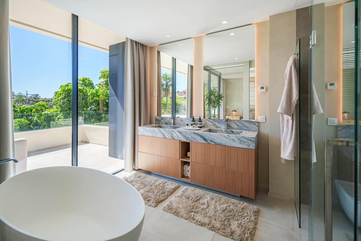 Villa en venta en Estepona