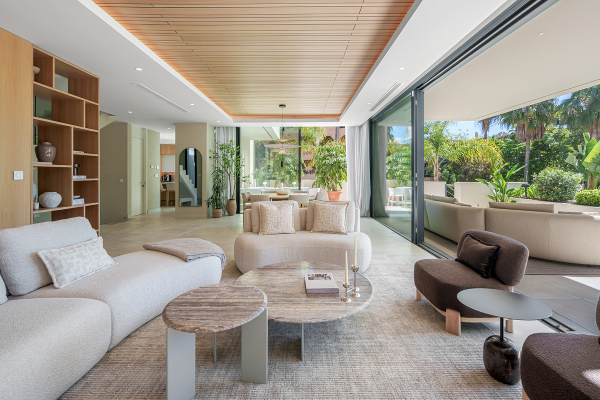 Villa en venta en Estepona