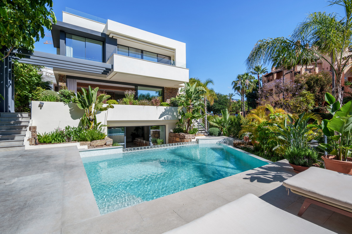 Villa en venta en Estepona