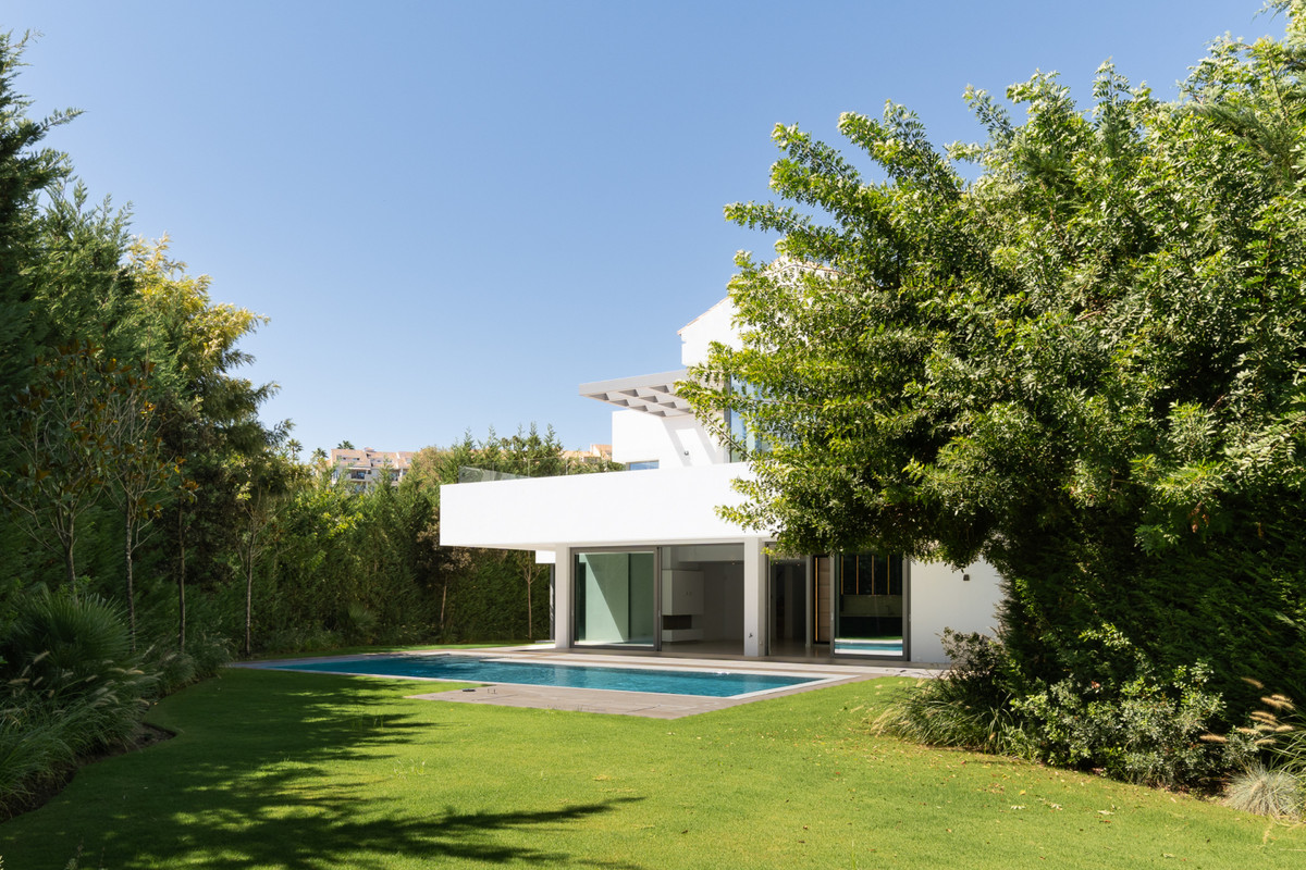 Villa en venta en Estepona