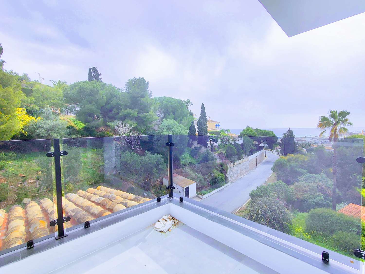 Spektakuläre Villa in La Cala de Mijas, 677 Meter direkt vom Strand entfernt und mit Meerblick.