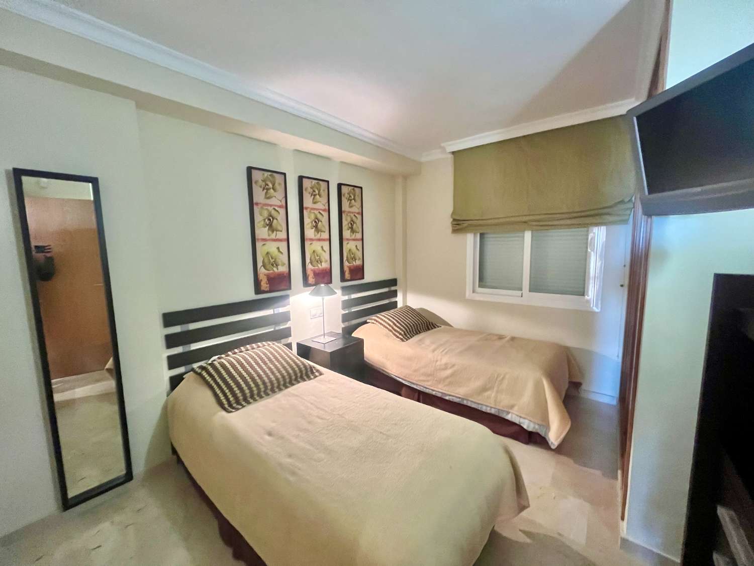 Piso de Lujo de 2 dormitorios  en Malibu Mansion