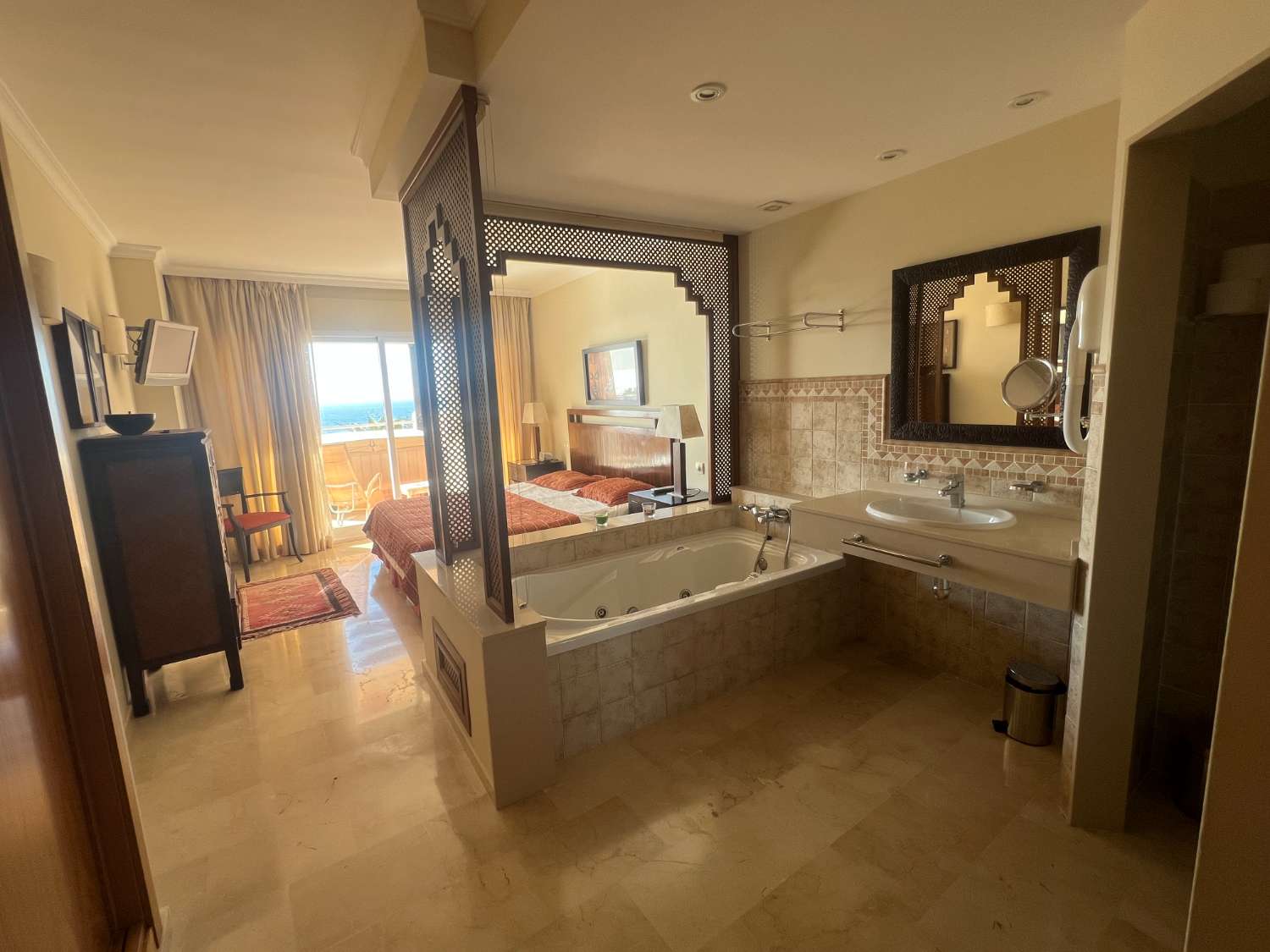 Piso de Lujo de 2 dormitorios  en Malibu Mansion