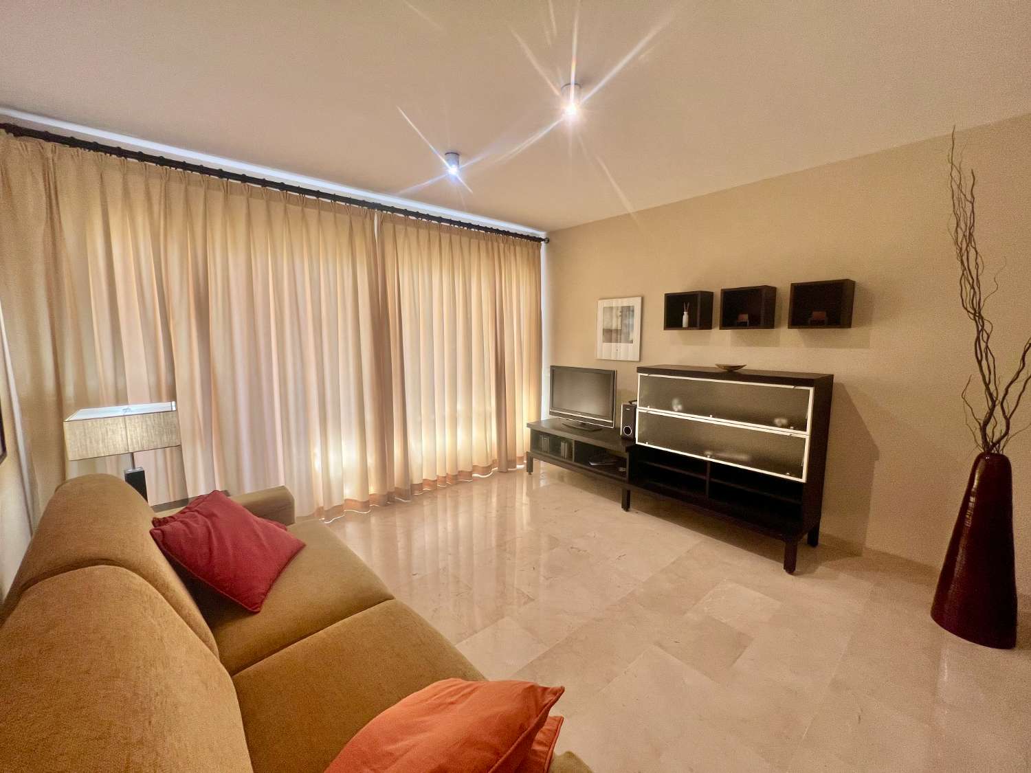 Piso de Lujo de 2 dormitorios  en Malibu Mansion