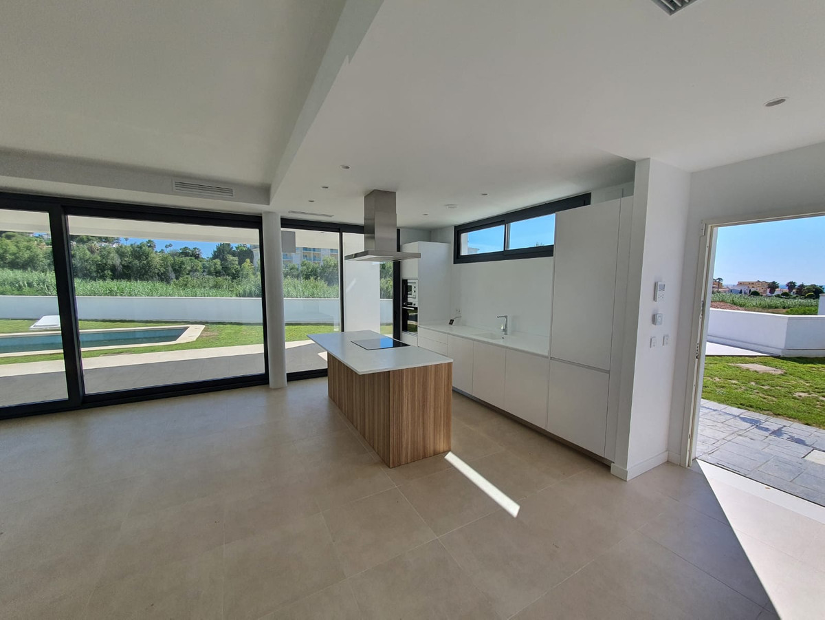 Villa te koop in La Duquesa (Manilva)