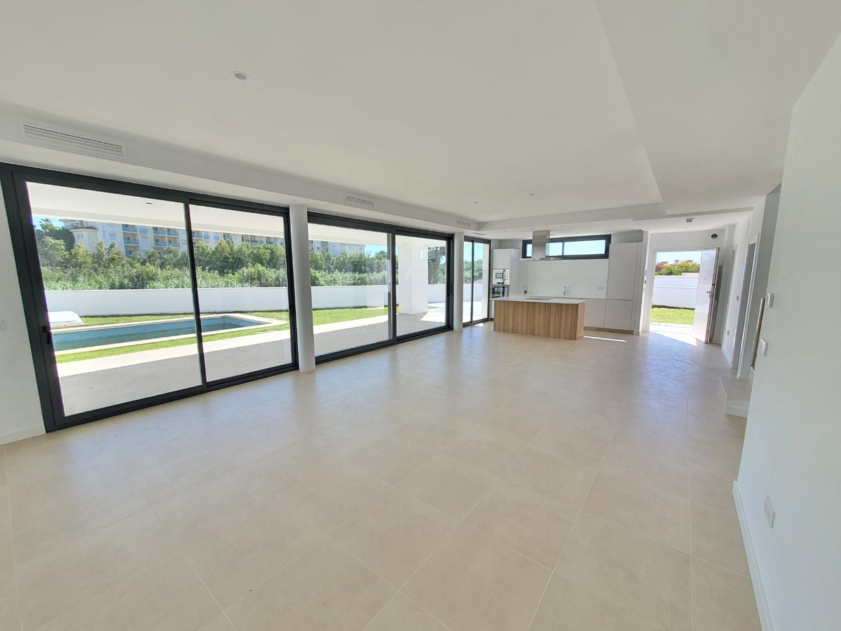 Villa te koop in La Duquesa (Manilva)