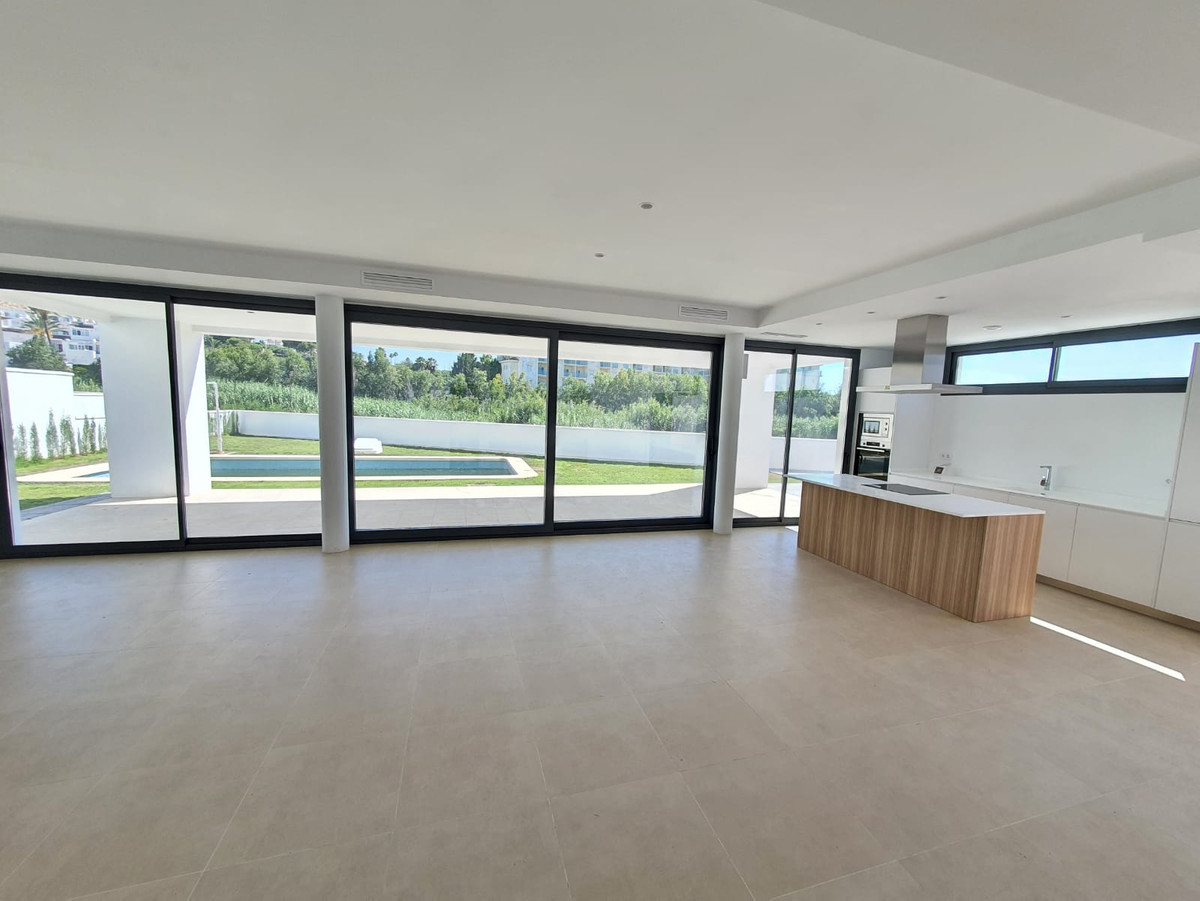 Villa te koop in La Duquesa (Manilva)