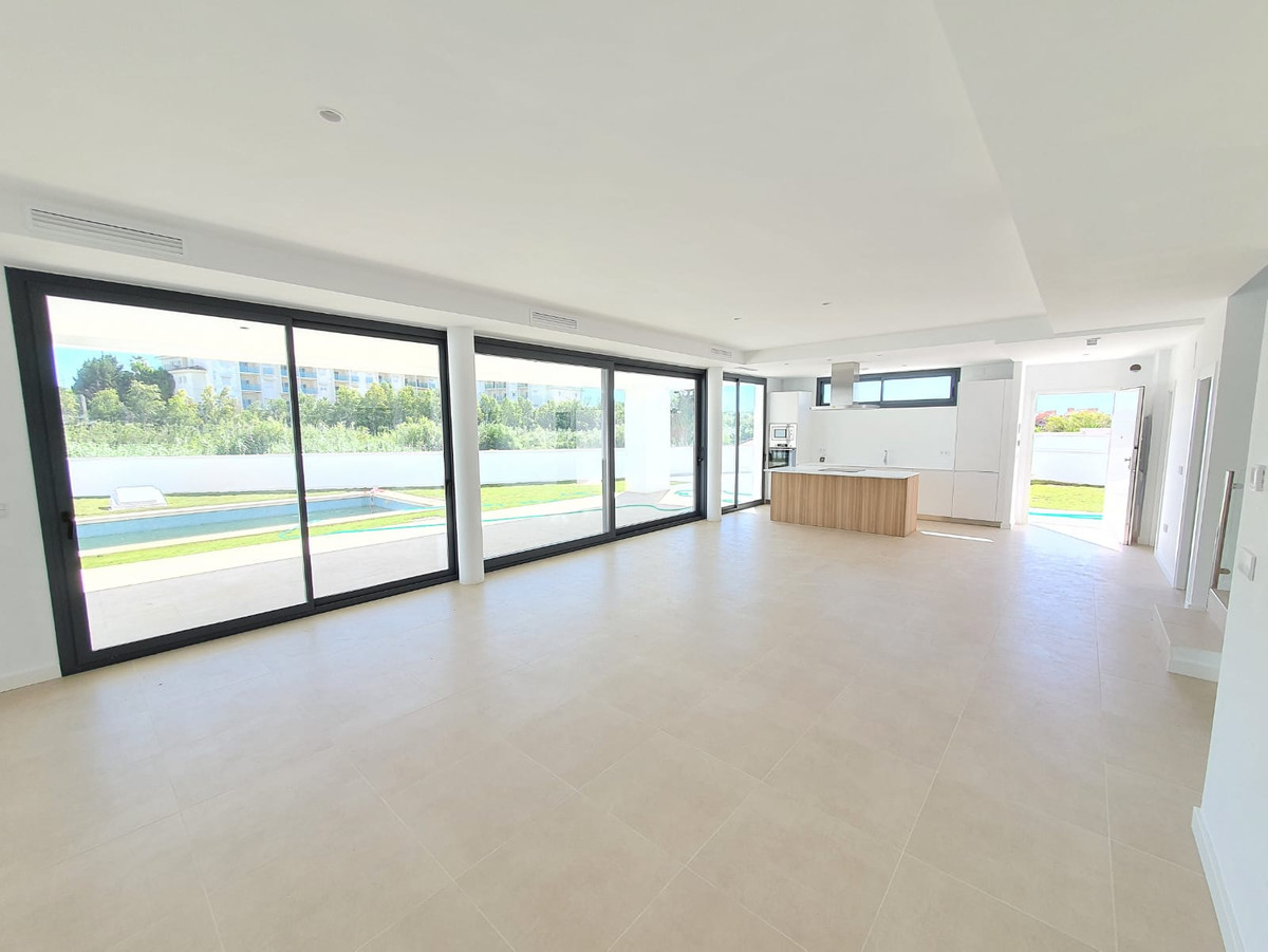 Villa te koop in La Duquesa (Manilva)