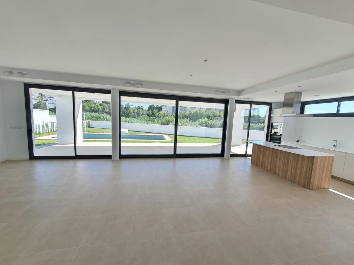 Villa te koop in La Duquesa (Manilva)