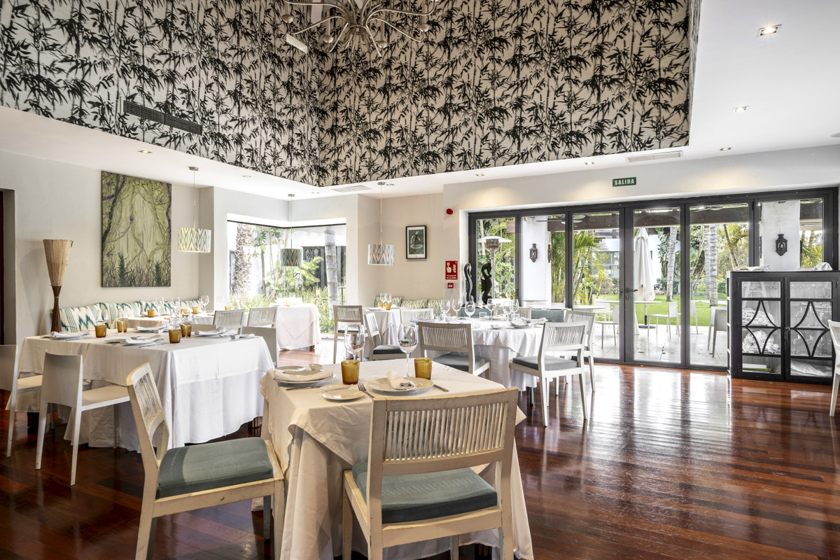 Villa en venta en Estepona