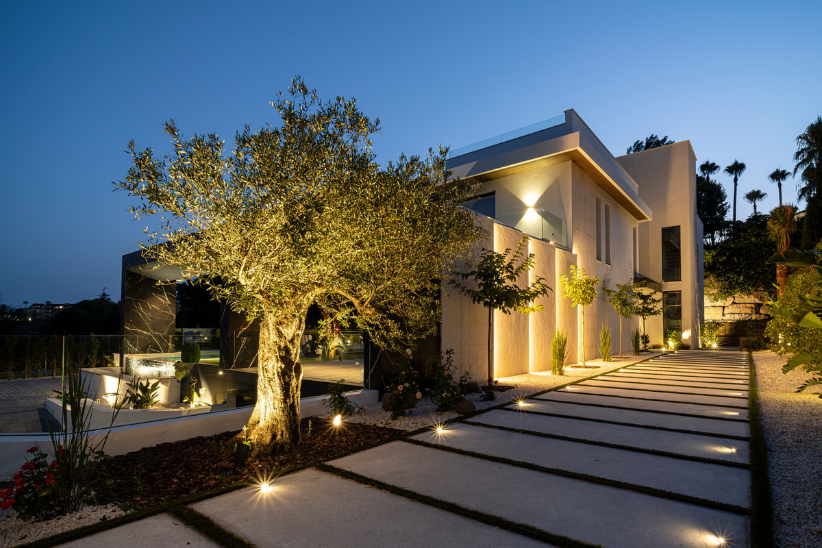 Villa en venta en El Paraíso (Benahavís)