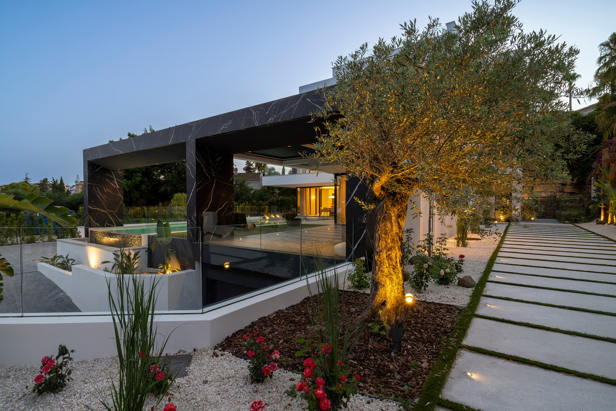 Villa en venta en El Paraíso (Benahavís)