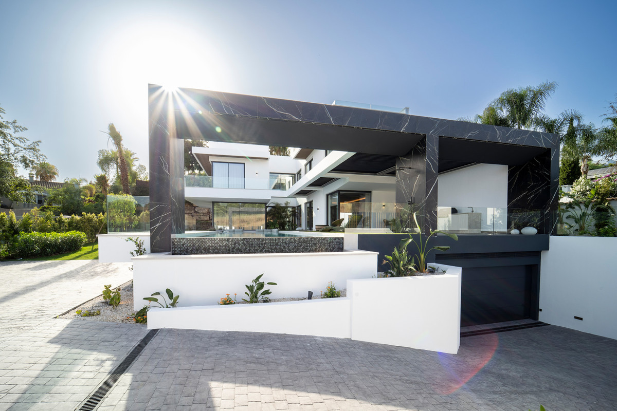 Villa en venta en El Paraíso (Benahavís)