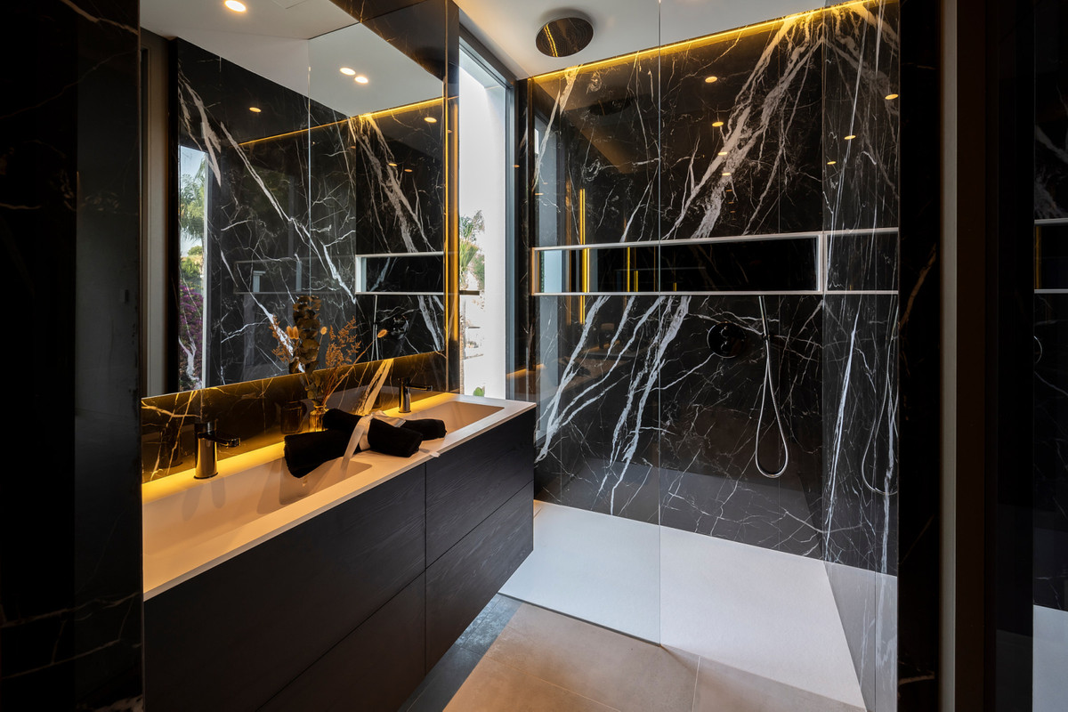 Villa en venta en El Paraíso (Benahavís)