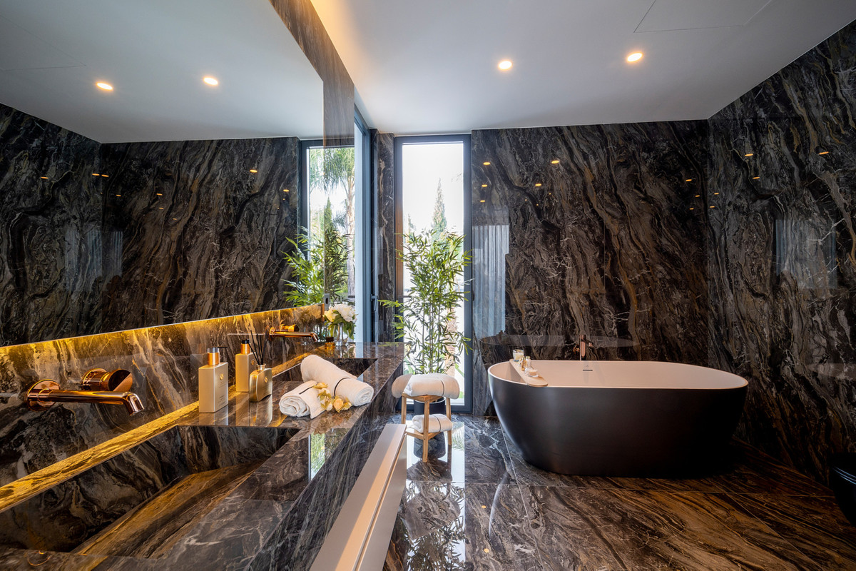 Villa en venta en El Paraíso (Benahavís)